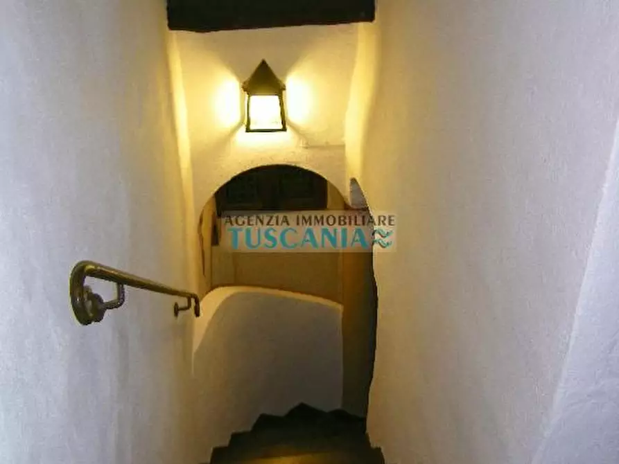 Immagine 28 di Palazzo in vendita  a Volterra