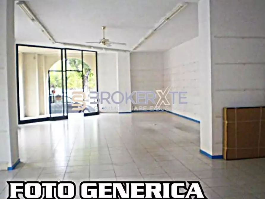 Immagine 1 di Locale commerciale in affitto  a Carrara