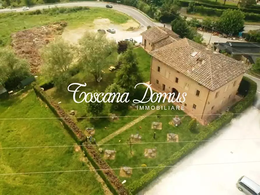 Immagine 1 di Appartamento in vendita  a Siena