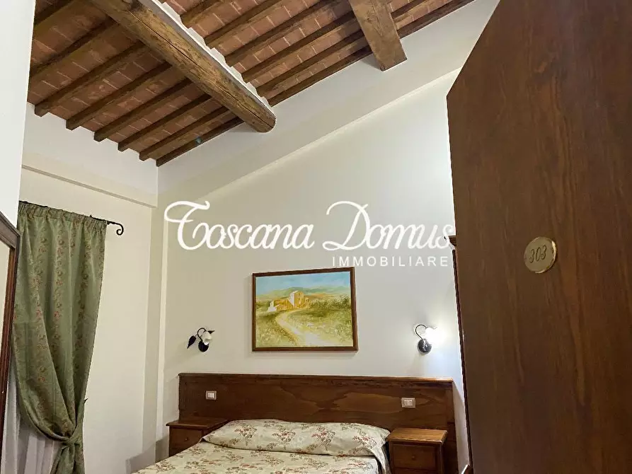 Immagine 4 di Appartamento in vendita  a Siena