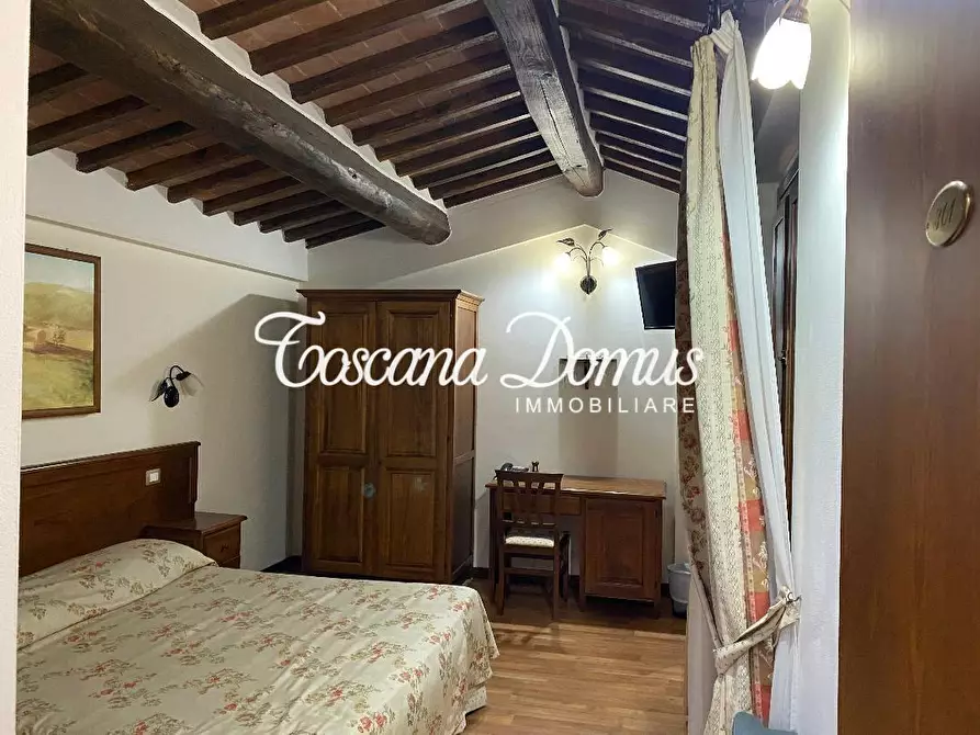 Immagine 5 di Appartamento in vendita  a Siena