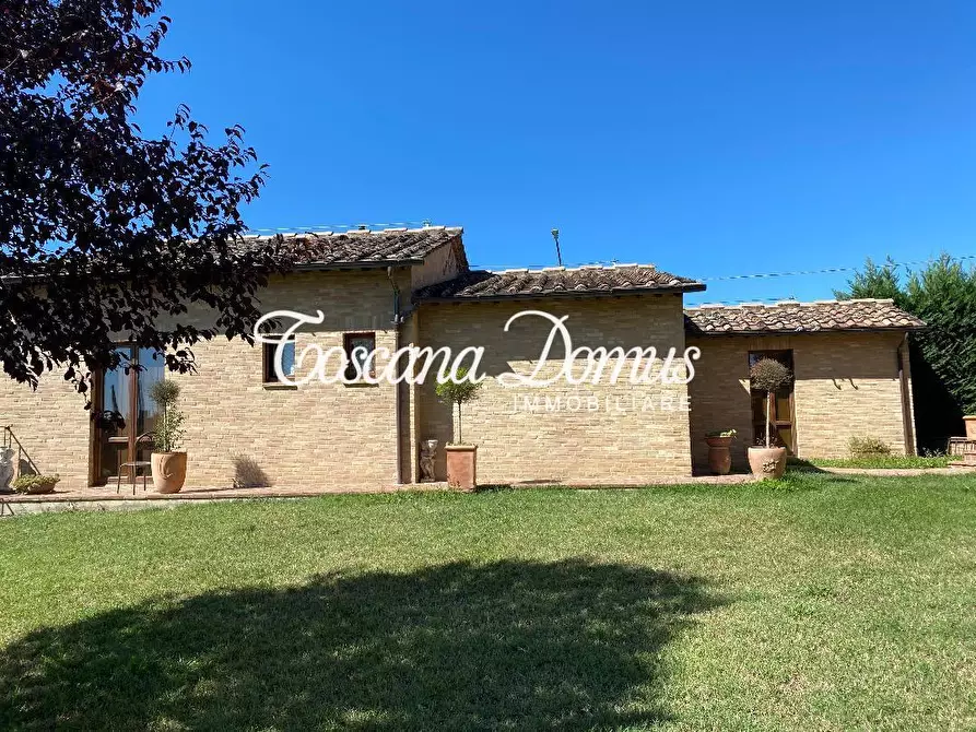 Immagine 2 di Appartamento in vendita  a Siena