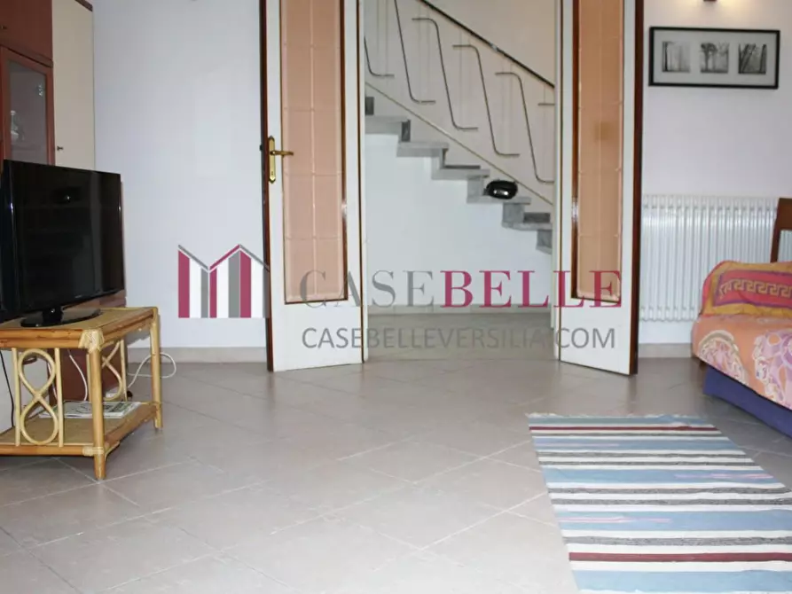 Immagine 1 di Casa bifamiliare in vendita  a Camaiore