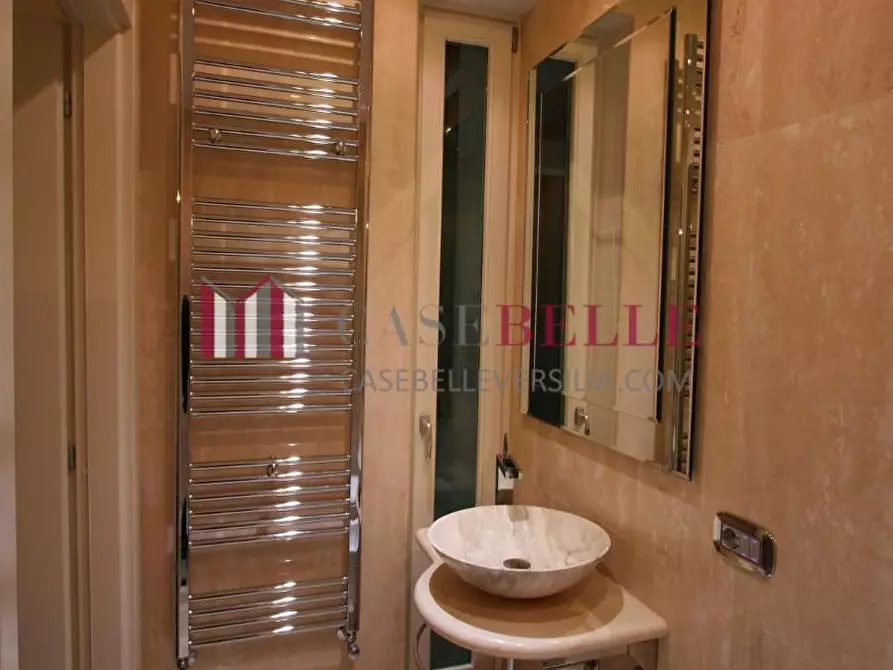 Immagine 12 di Villa in vendita  a Camaiore