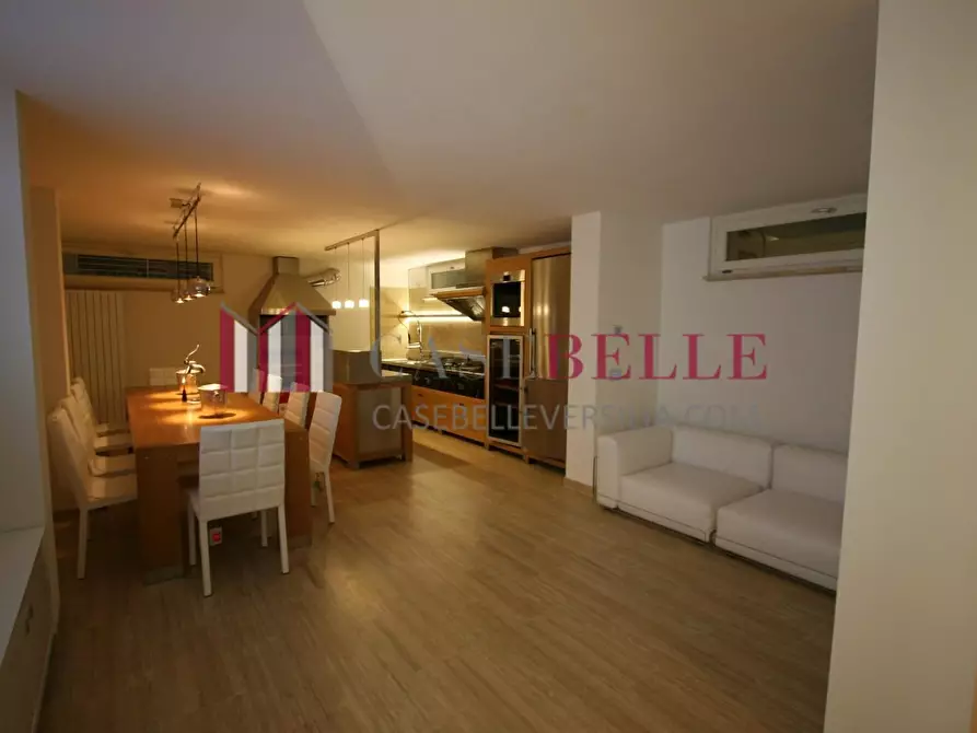 Immagine 2 di Villa in vendita  a Camaiore