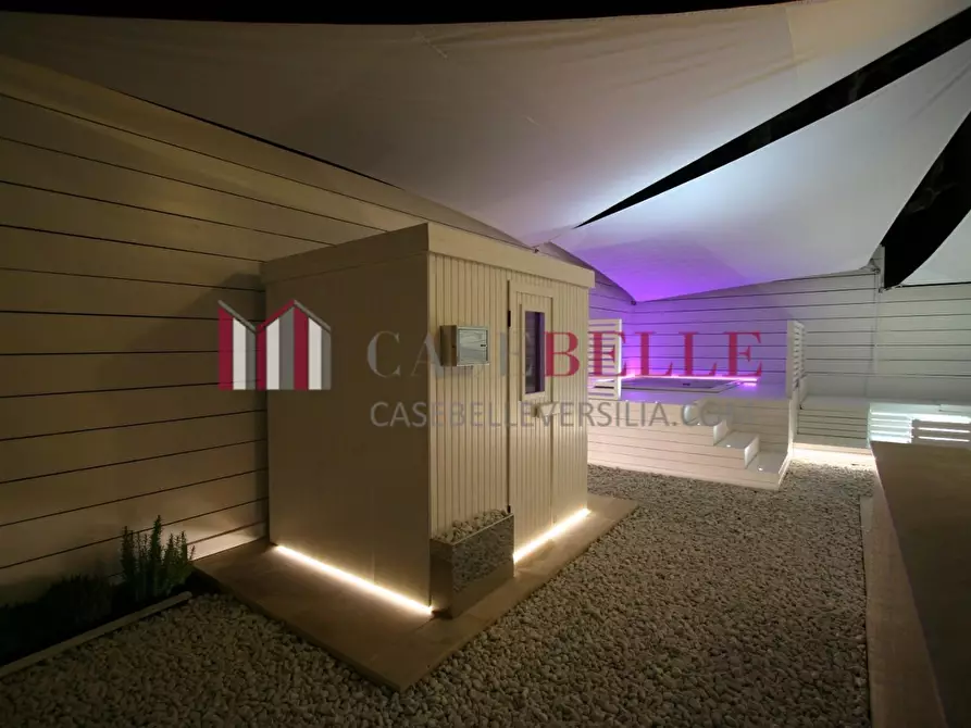 Immagine 43 di Villa in vendita  a Camaiore