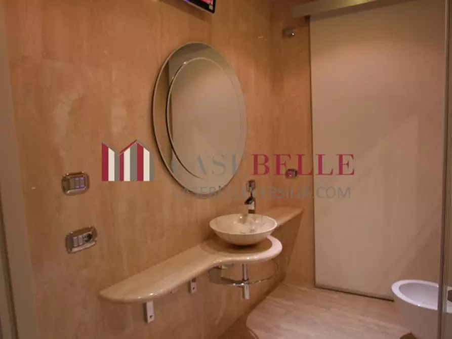 Immagine 19 di Villa in vendita  a Camaiore