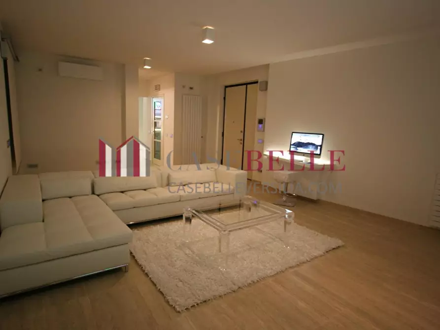 Immagine 4 di Villa in vendita  a Camaiore