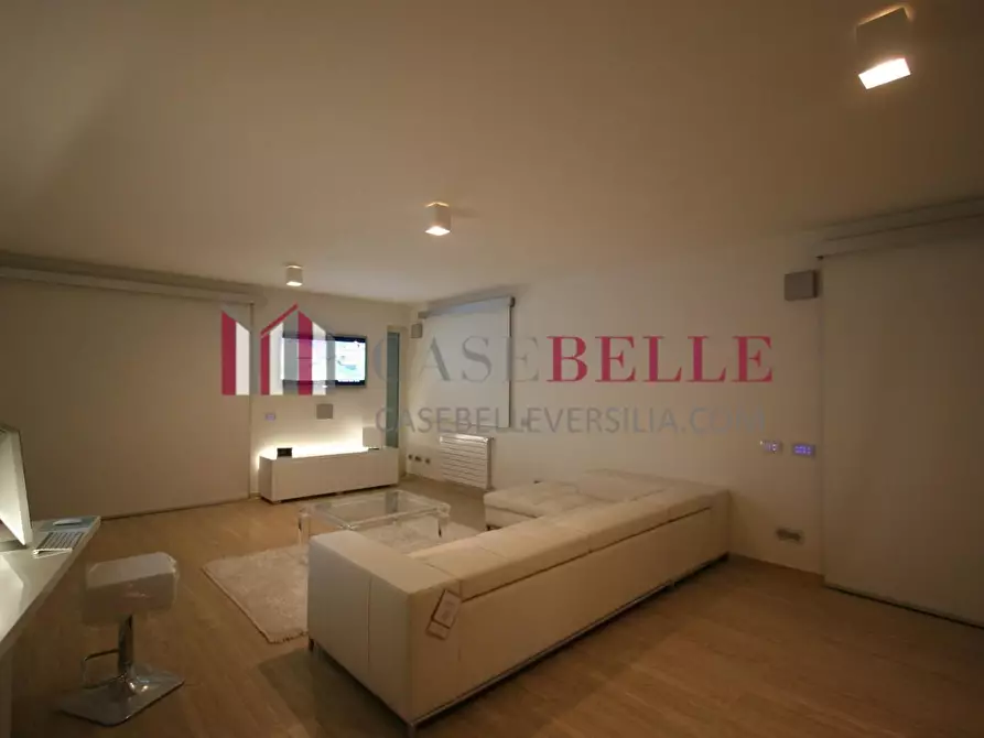 Immagine 7 di Villa in vendita  a Camaiore