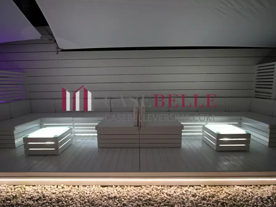 Immagine 36 di Villa in vendita  a Camaiore