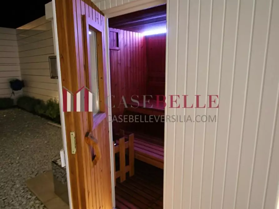 Immagine 42 di Villa in vendita  a Camaiore