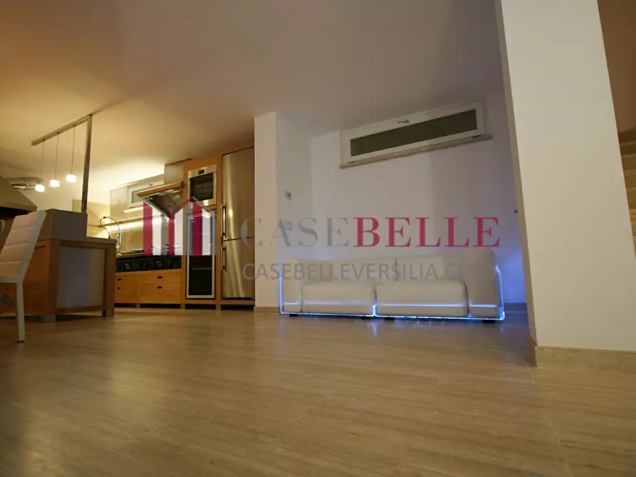 Immagine 13 di Villa in vendita  a Camaiore