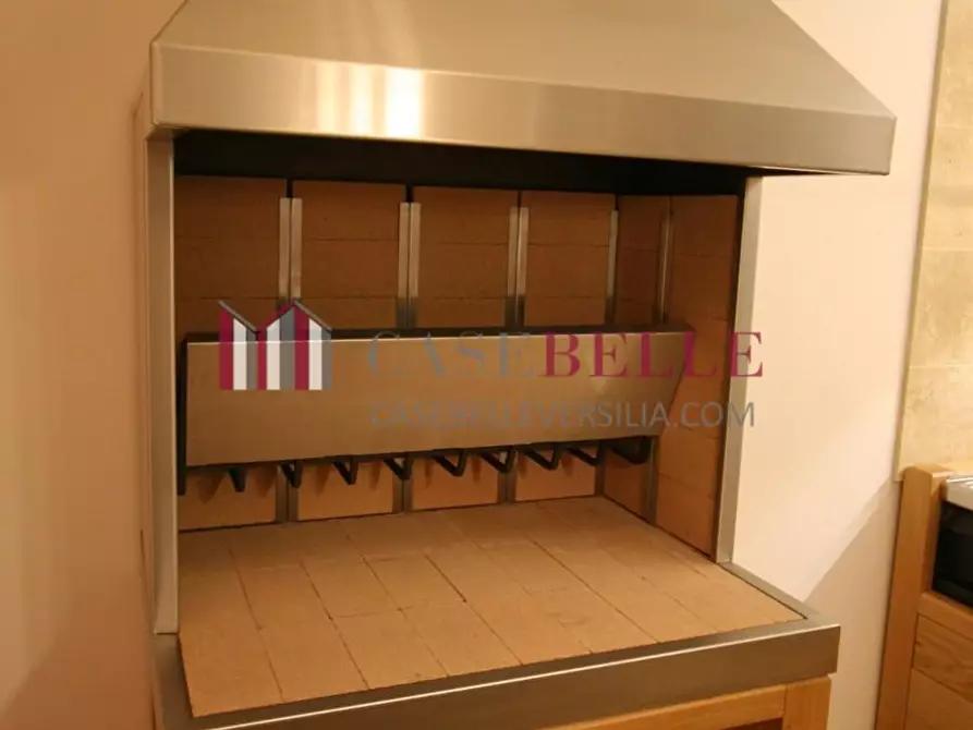 Immagine 17 di Villa in vendita  a Camaiore