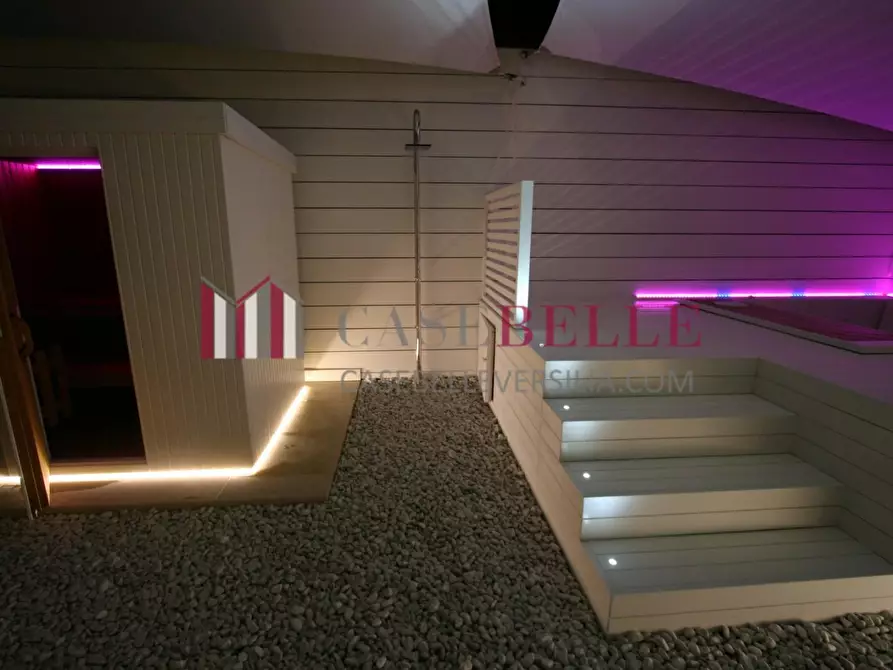 Immagine 41 di Villa in vendita  a Camaiore