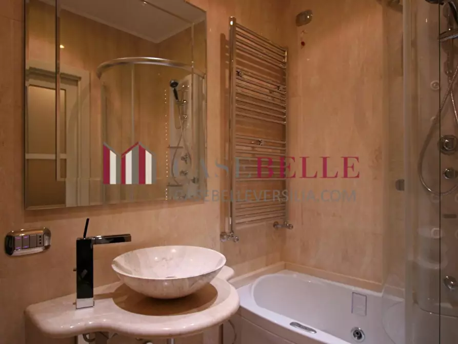 Immagine 30 di Villa in vendita  a Camaiore