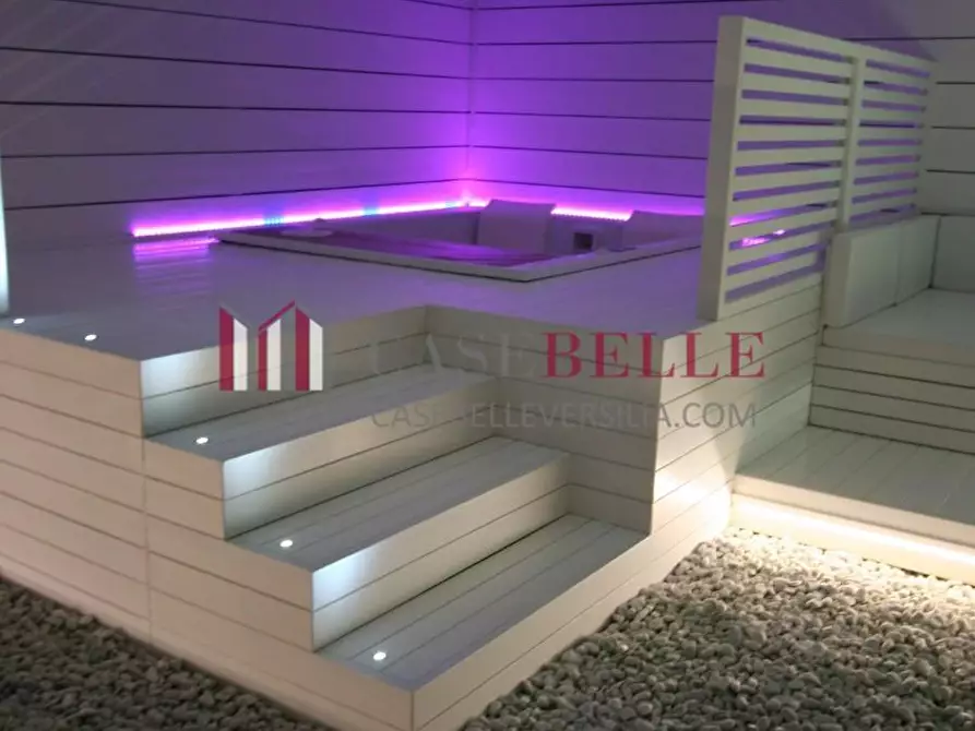 Immagine 39 di Villa in vendita  a Camaiore