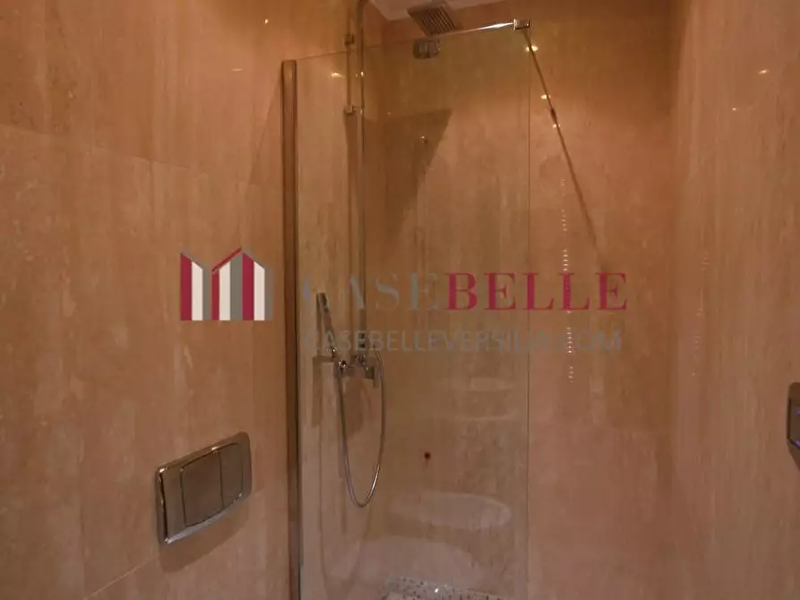 Immagine 11 di Villa in vendita  a Camaiore