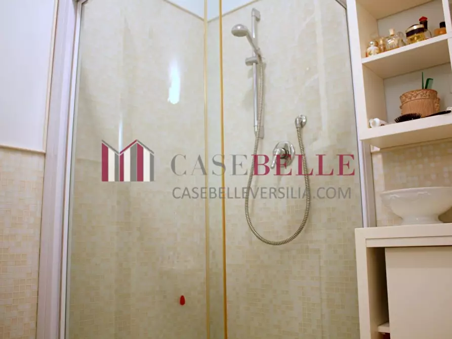 Immagine 27 di Appartamento in vendita  a Viareggio