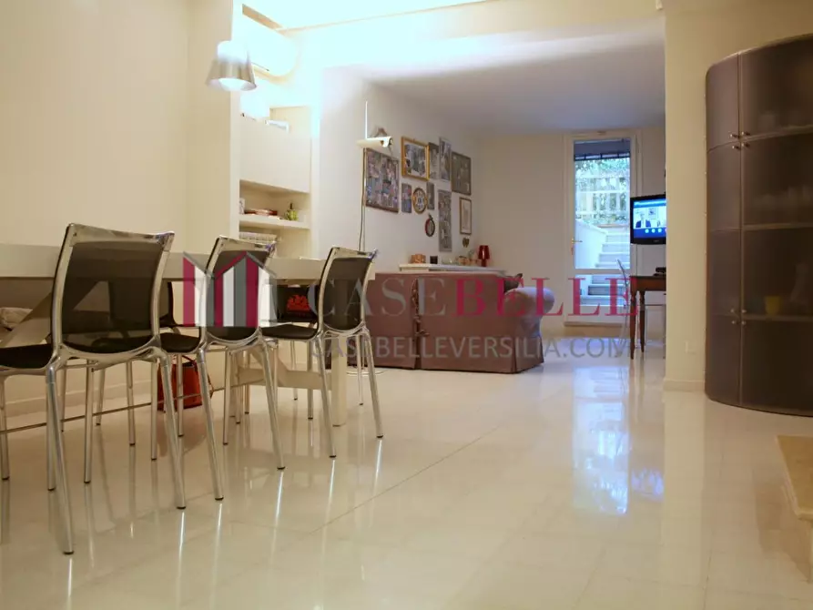 Immagine 22 di Appartamento in vendita  a Viareggio