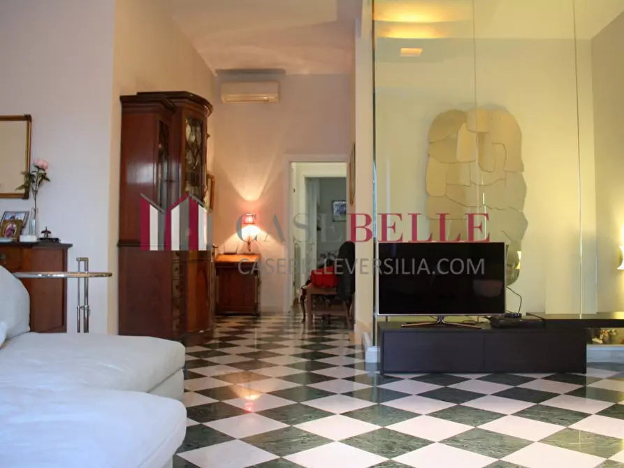 Immagine 4 di Appartamento in vendita  a Viareggio