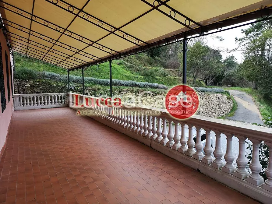 Immagine 10 di Villa in vendita  a Lucca