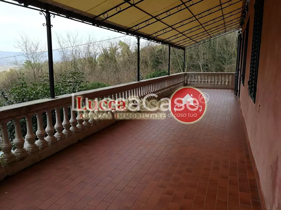 Immagine 6 di Villa in vendita  a Lucca