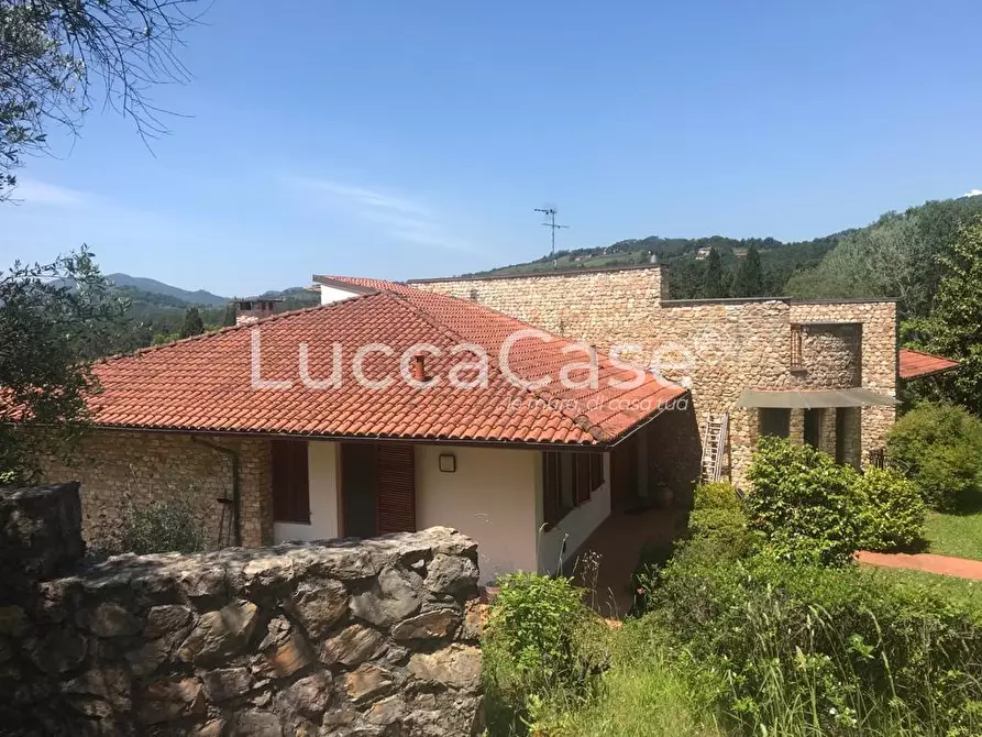 Immagine 51 di Villa in vendita  a Lucca