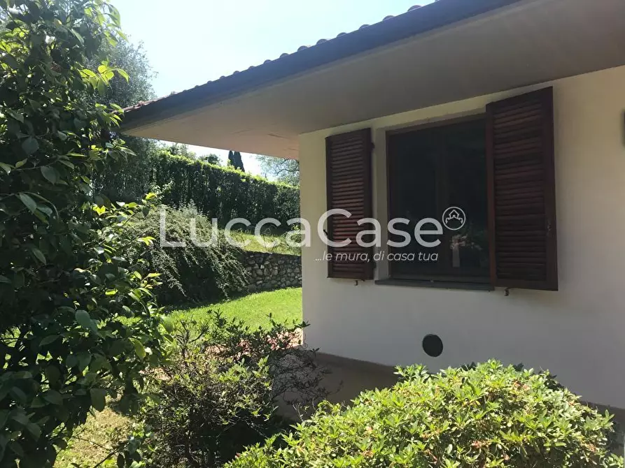 Immagine 54 di Villa in vendita  a Lucca