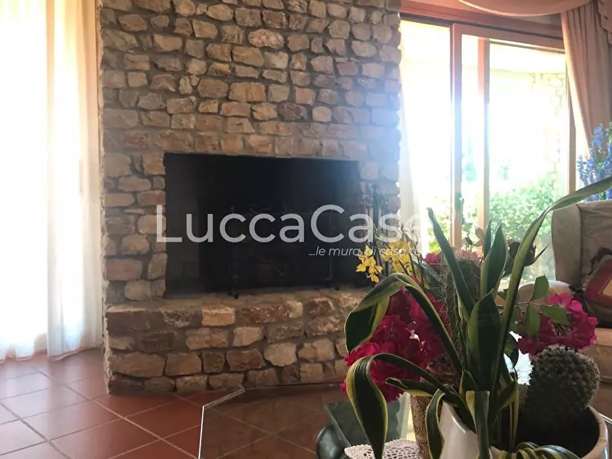 Immagine 17 di Villa in vendita  a Lucca