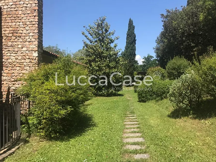 Immagine 70 di Villa in vendita  a Lucca