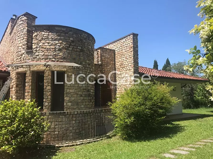 Immagine 48 di Villa in vendita  a Lucca