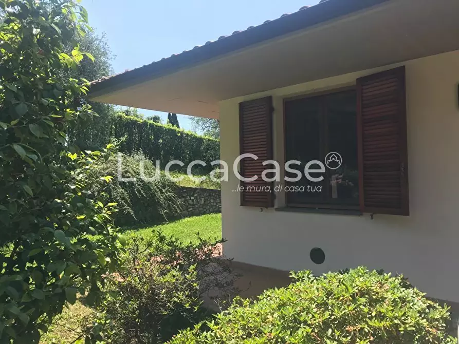 Immagine 55 di Villa in vendita  a Lucca