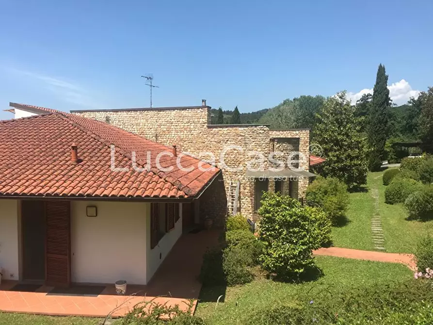 Immagine 50 di Villa in vendita  a Lucca
