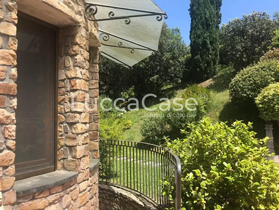 Immagine 3 di Villa in vendita  a Lucca