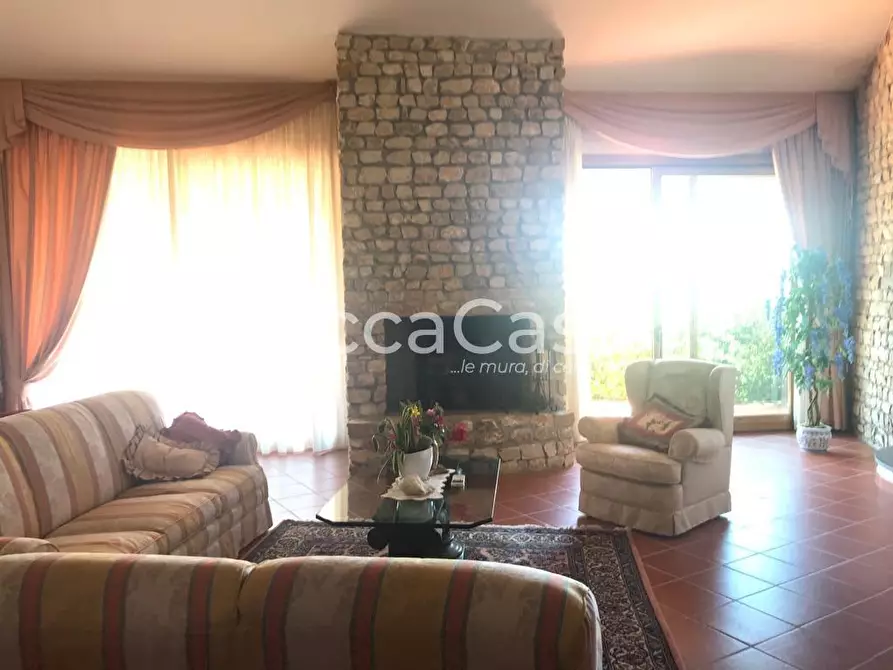 Immagine 7 di Villa in vendita  a Lucca