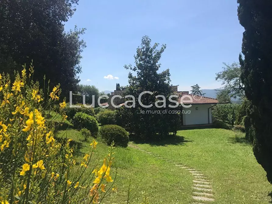 Immagine 67 di Villa in vendita  a Lucca