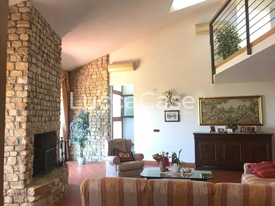 Immagine 16 di Villa in vendita  a Lucca