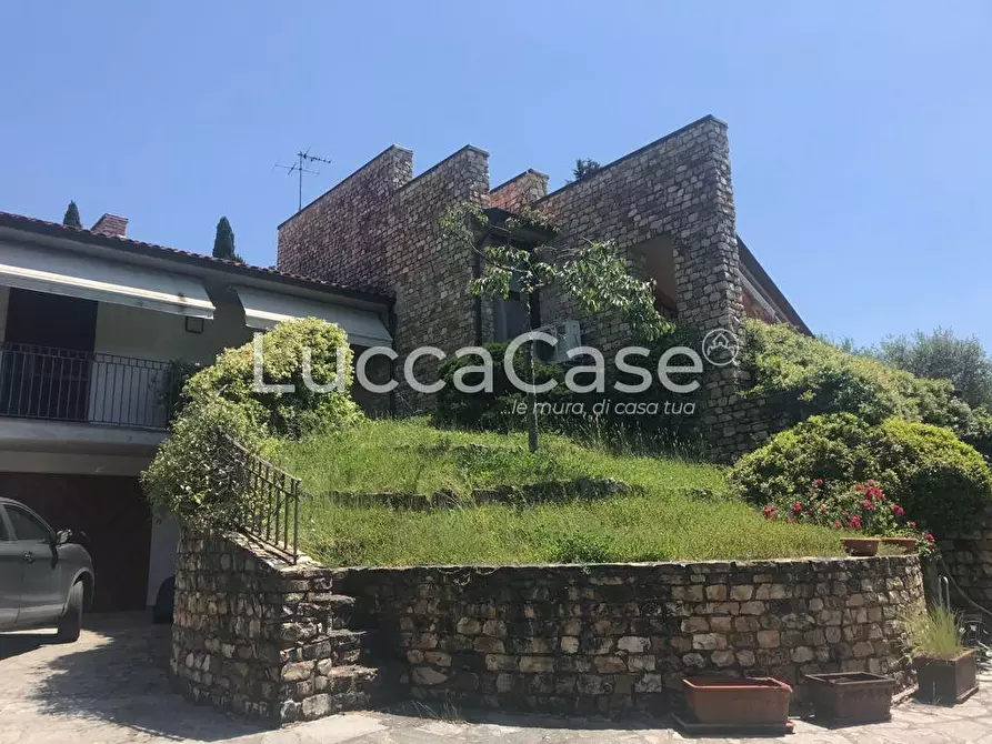 Immagine 62 di Villa in vendita  a Lucca