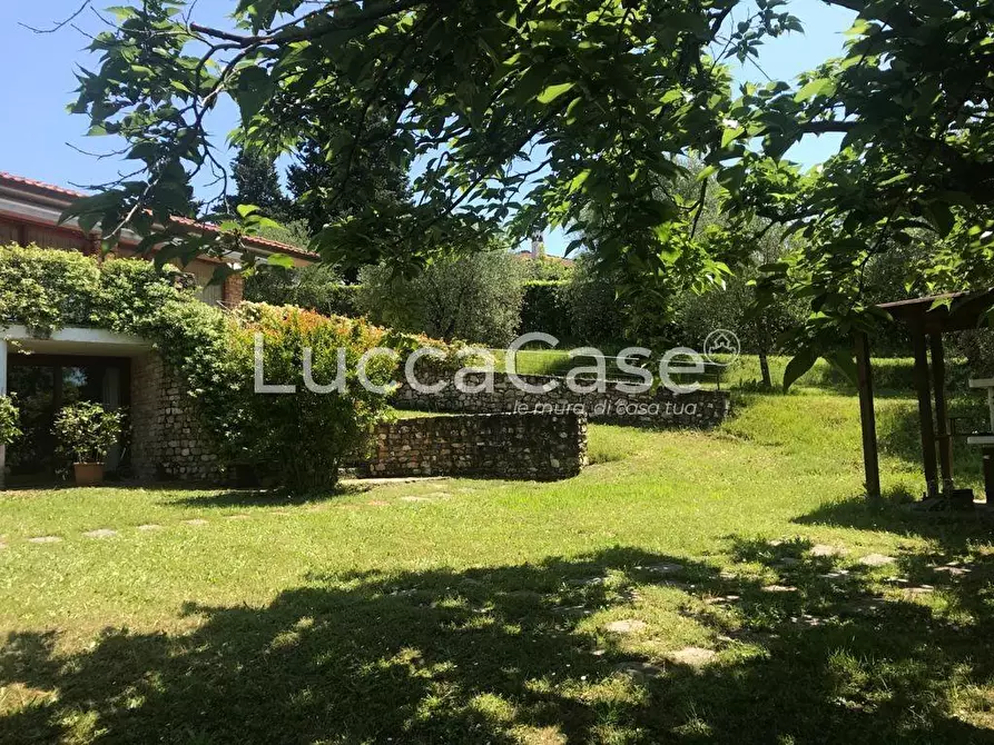 Immagine 60 di Villa in vendita  a Lucca