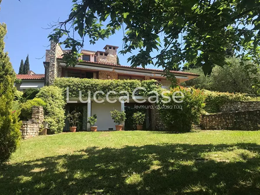 Immagine 61 di Villa in vendita  a Lucca