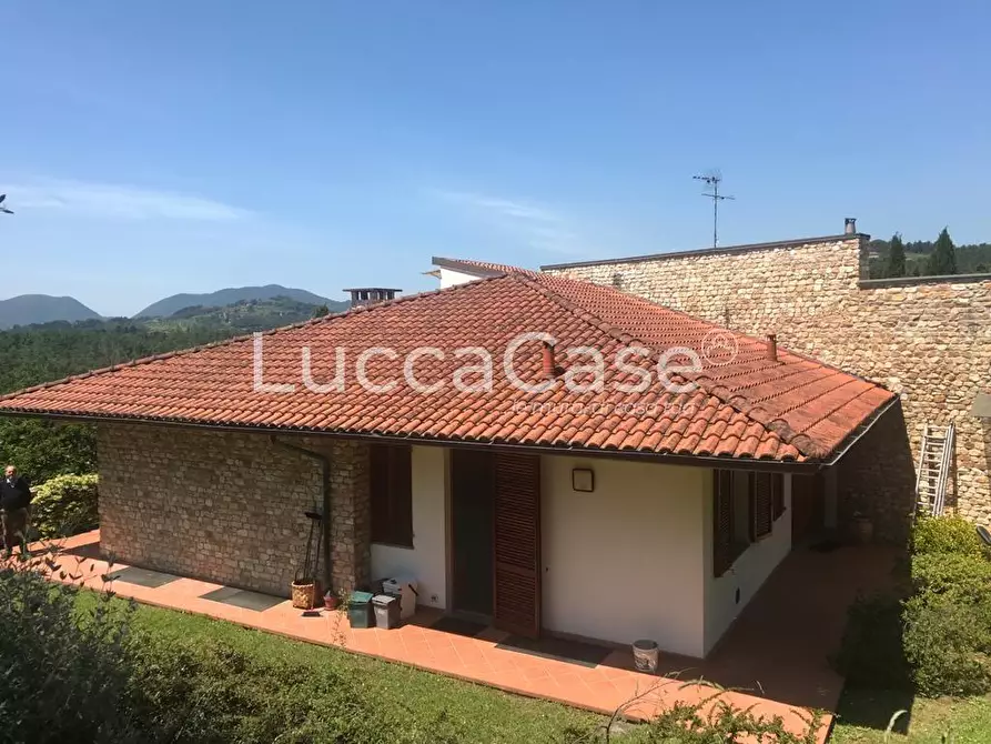 Immagine 49 di Villa in vendita  a Lucca