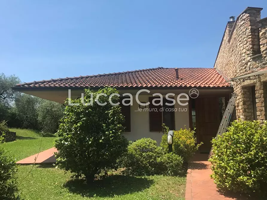 Immagine 47 di Villa in vendita  a Lucca