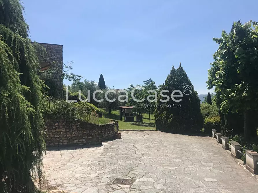 Immagine 65 di Villa in vendita  a Lucca