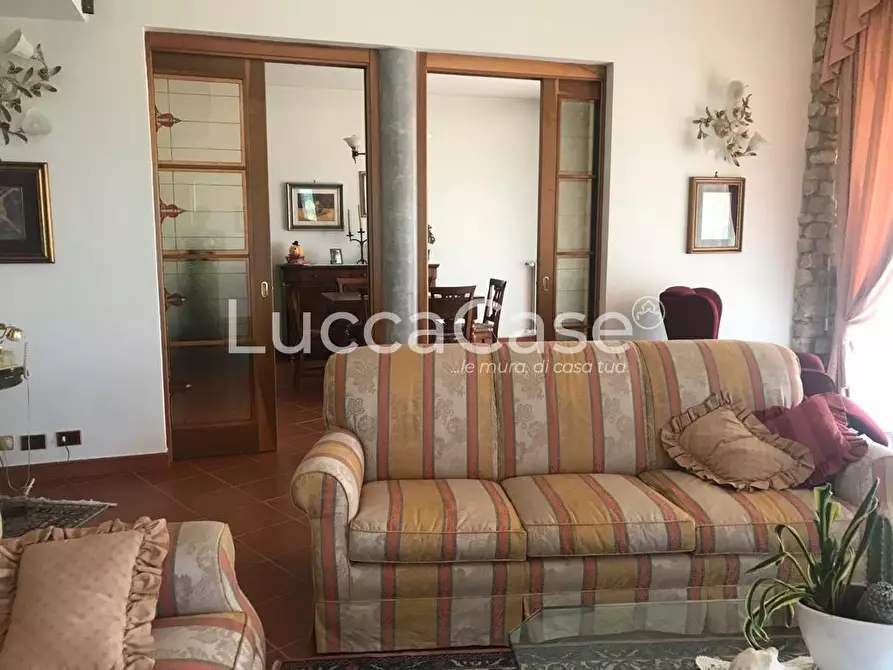 Immagine 10 di Villa in vendita  a Lucca