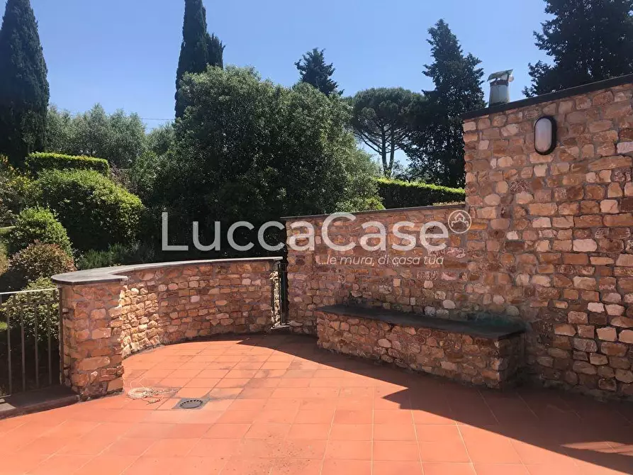 Immagine 42 di Villa in vendita  a Lucca