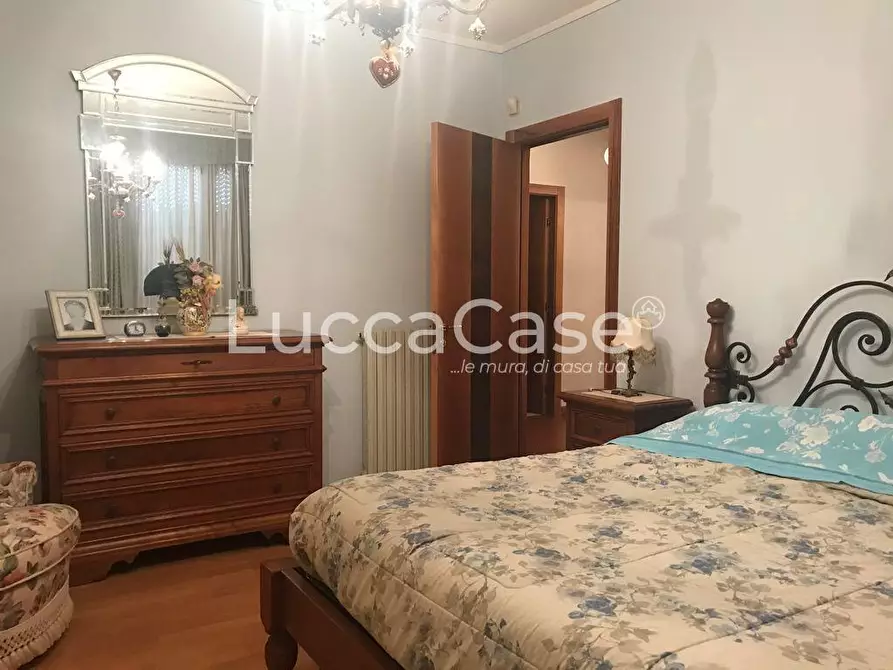 Immagine 46 di Villa in vendita  a Lucca