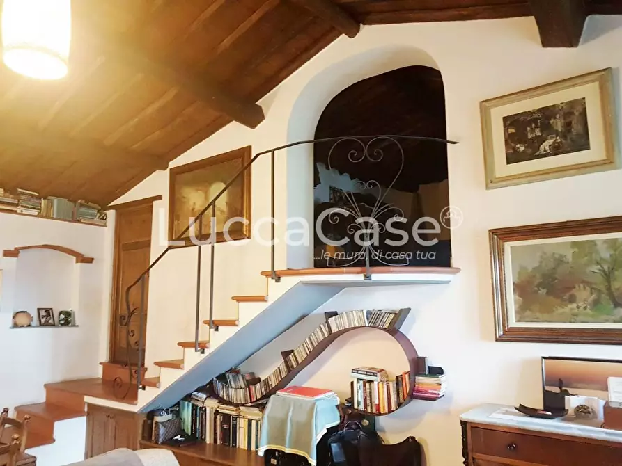 Immagine 11 di Casa colonica in vendita  a Lucca