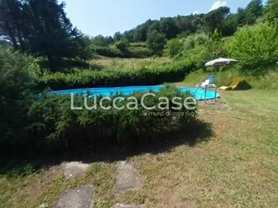 Immagine 3 di Casa colonica in vendita  a Lucca