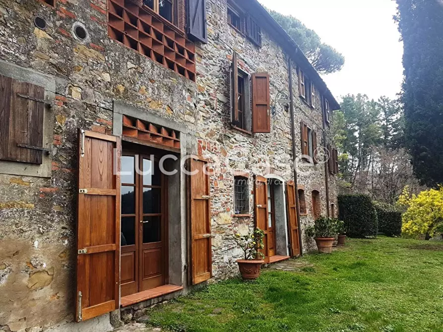 Immagine 18 di Casa colonica in vendita  a Lucca