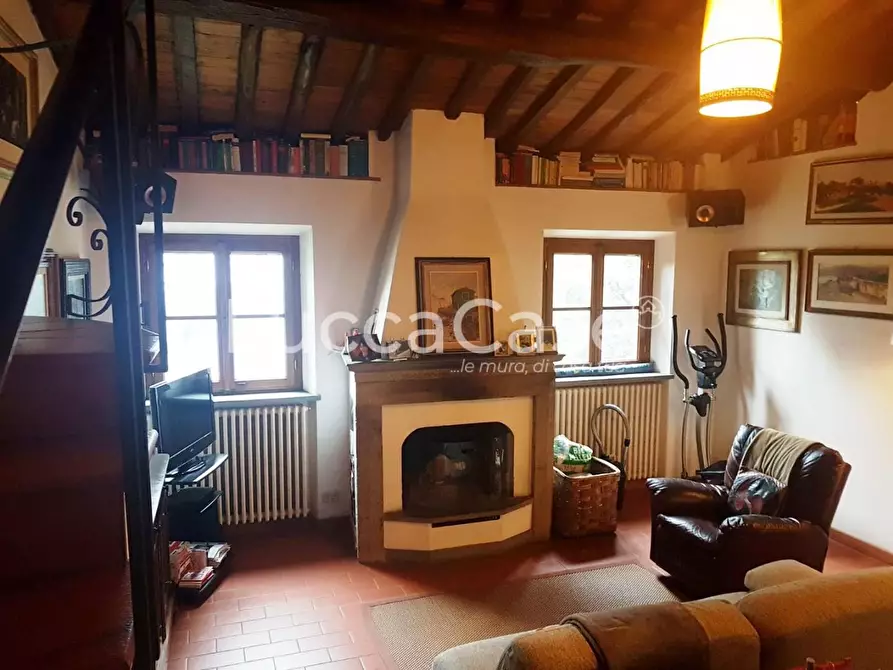 Immagine 6 di Casa colonica in vendita  a Lucca